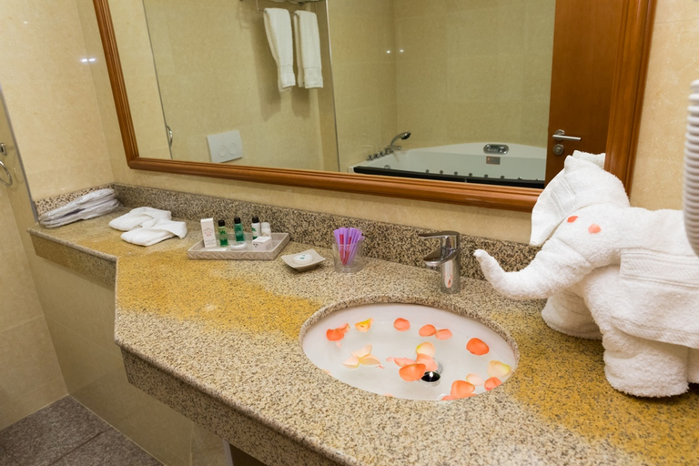 Bathroom 5, New Day Hotel, Kouba