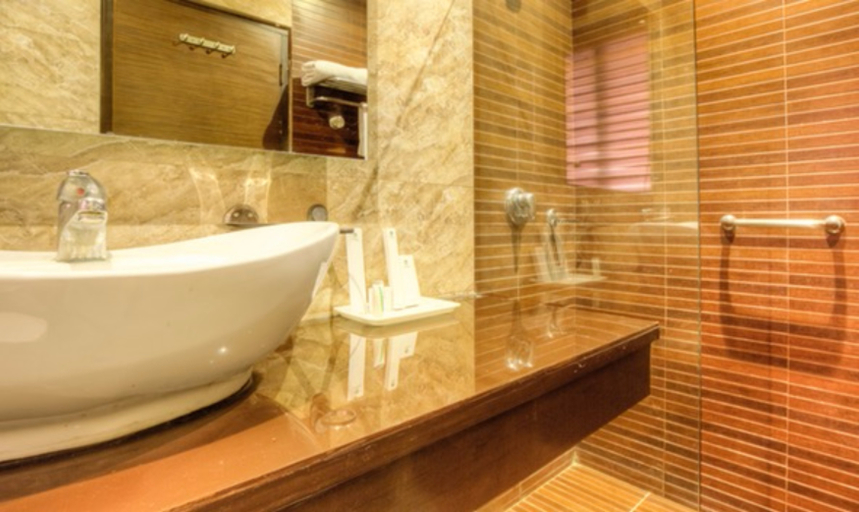 Bathroom, Treebo Coral Tree, Gurgaon