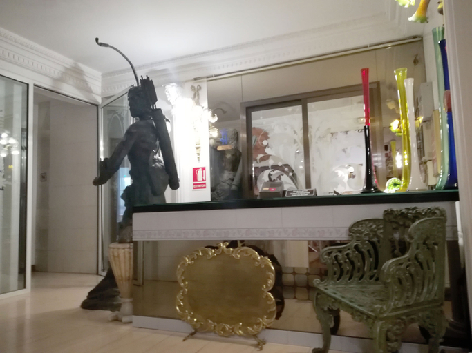 Public Area, Dato 2, Álava