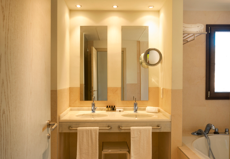 Bathroom, Hacienda Del Alamo Golf & Spa Resort, Murcia