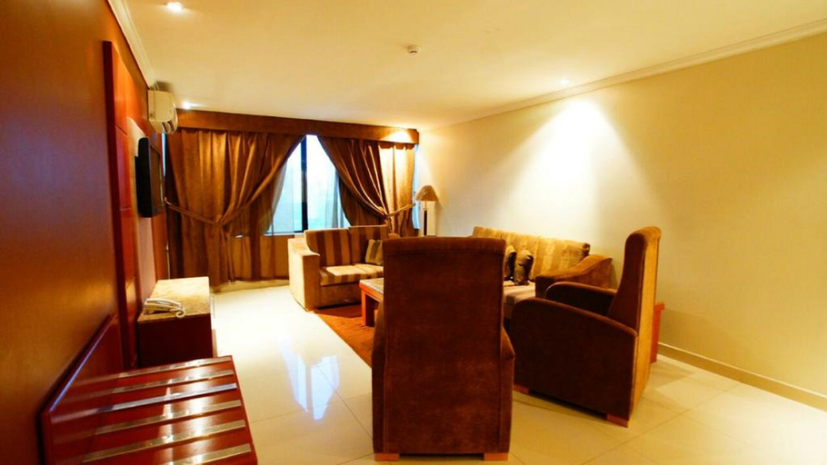 Bedroom 3, Almuhaidb Takhasosi 5, Riyadh