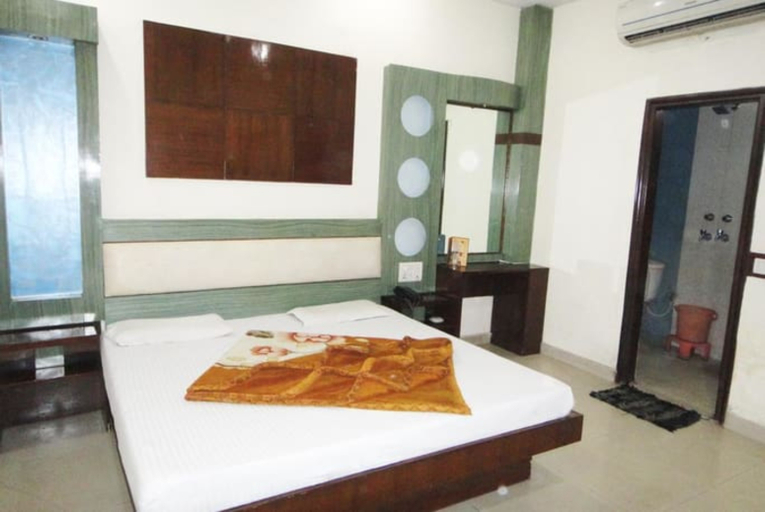 Bedroom 2, Hotel Sai Dham International, Delhi