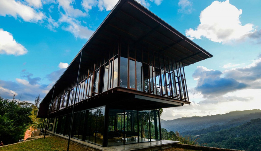 Exterior & Views
