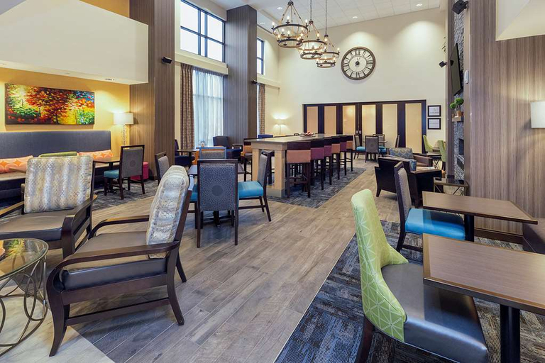 Public Area 2, Hampton Inn & Suites Morgantown Univ. Town Centre, Monongalia