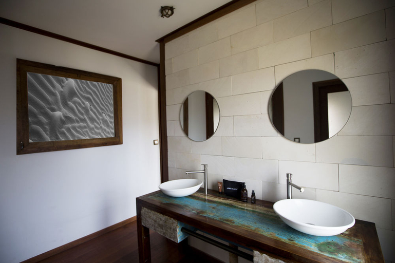Bathroom 5, Sentidos Beach Retreat, Jangamo