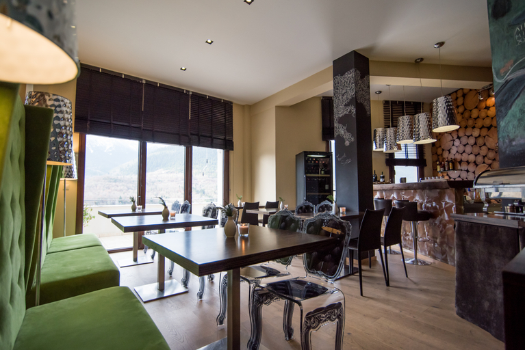 Food & Drinks 4, Forest Suites, Central Greece