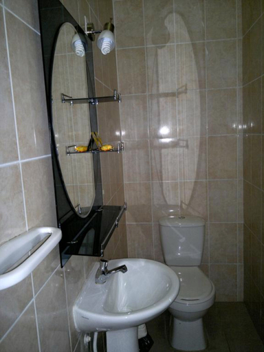 Bathroom 4, Ganesh, Cercado