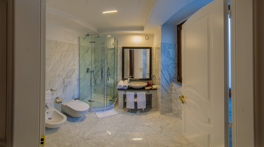 Bathroom 5, Ortea Palace Luxury Hotel, Syracuse