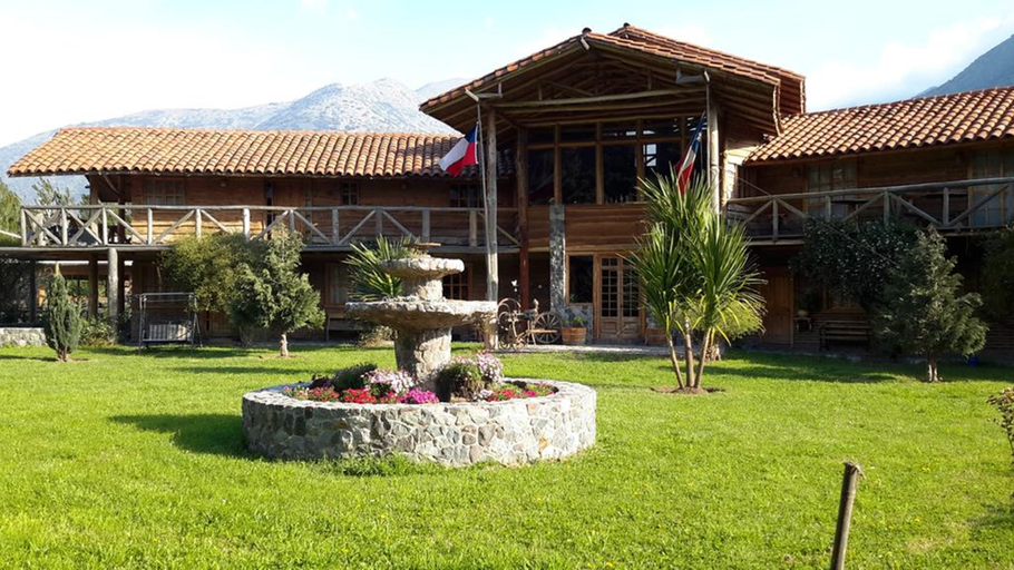 Exterior & Views 2, La Casa de Carlitos, Cordillera