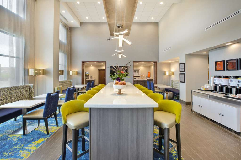 Food & Drinks 5, Hampton Inn Sioux Falls / Southwest, Lincoln