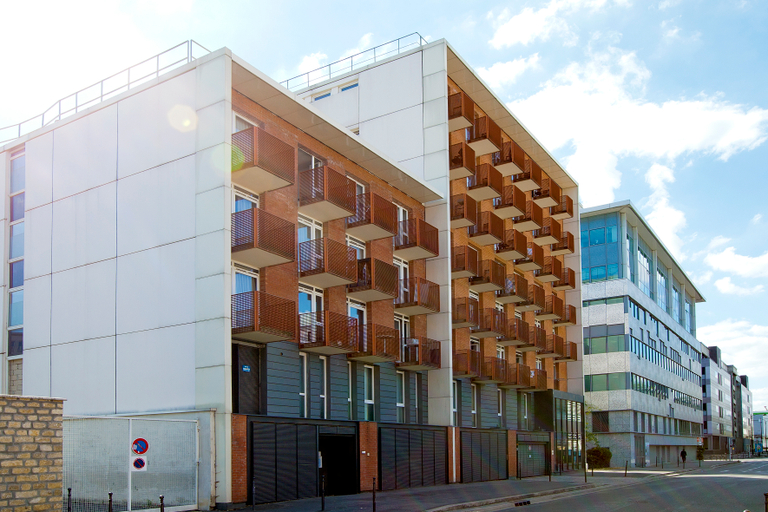 Exterior & Views