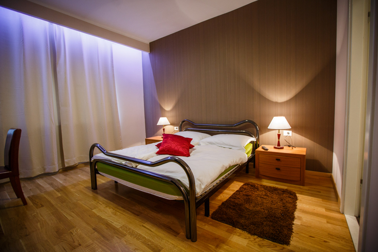 Bedroom, Golden Split Rooms, Split