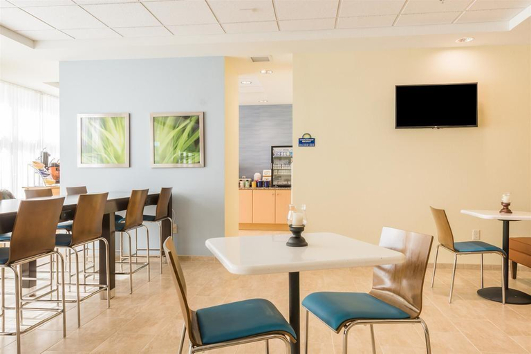 Public Area 3, Days Inn by Wyndham Cadiz, Harrison