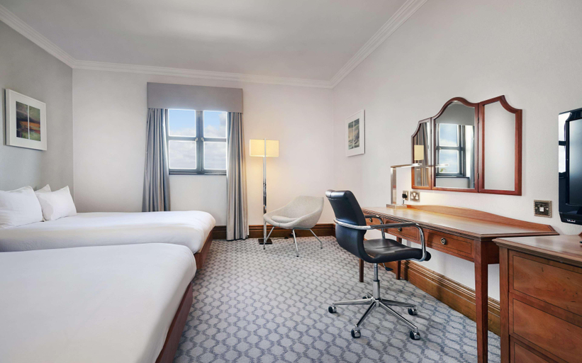 Bedroom 3, Hilton Puckrup Hall Hotel & Golf Course, Gloucestershire