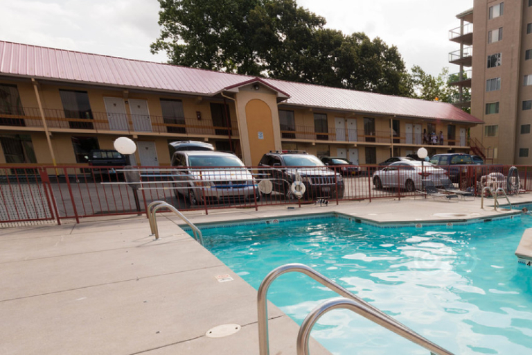Sport & Beauty 2, River Place Inn & Cabins, Sevier