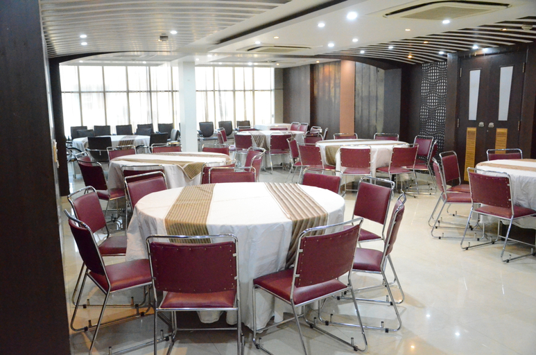 Food & Drinks 5, Airport Hotel Grand, Delhi