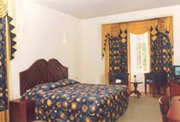 Bedroom 3, Galway Heights Hotel, Nuwara Eliya