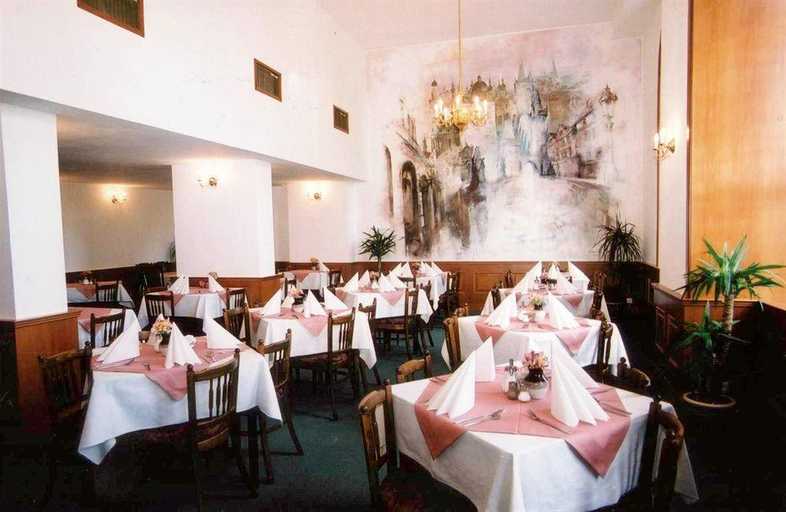 Food & Drinks 5, Opera Hotel, Praha 7