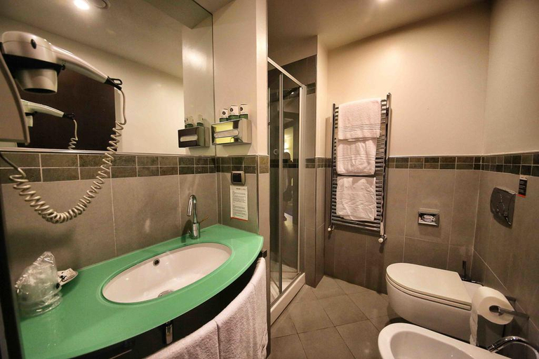 Bathroom 4, Vercelli Palace Hotel, Vercelli