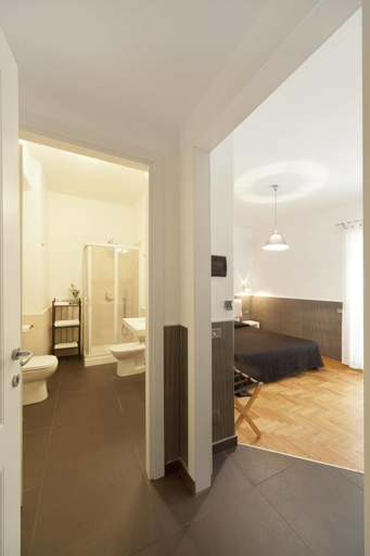 Bathroom 5, Cappella Vecchia 11, Napoli
