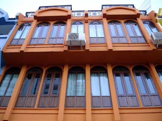 Exterior & Views