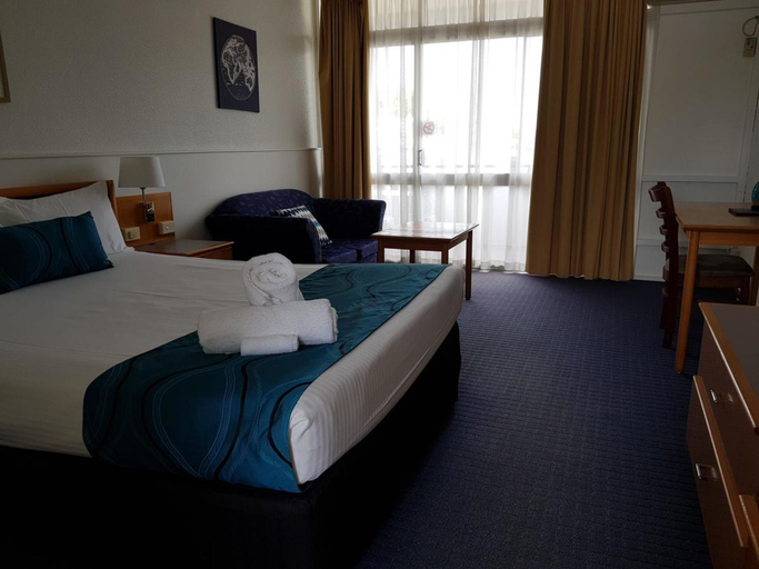 Bedroom 2, The Q Motel, Rockhampton