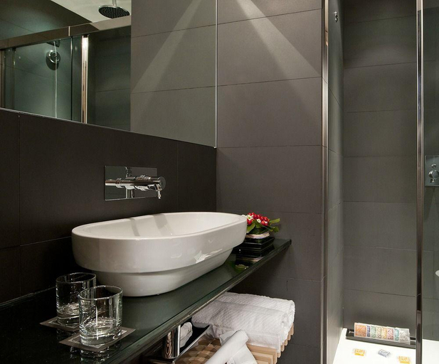 Bathroom 5, Hotel Alpi, Rome