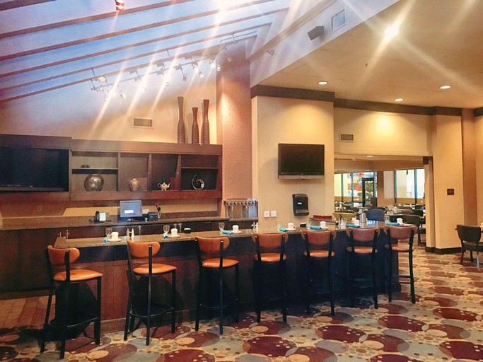 Food & Drinks 5, Doubletree By Hilton St Paul Downtown, Ramsey