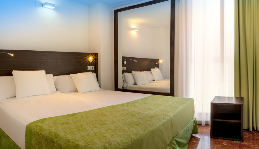 Bedroom 3, Apartotel Magic Tropical Splash , Alicante