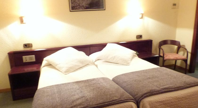 Bedroom 2, Les Closes