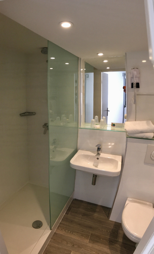 Bathroom 4, Inter-Hotel Montpellier Parc Euromedecine, Hérault