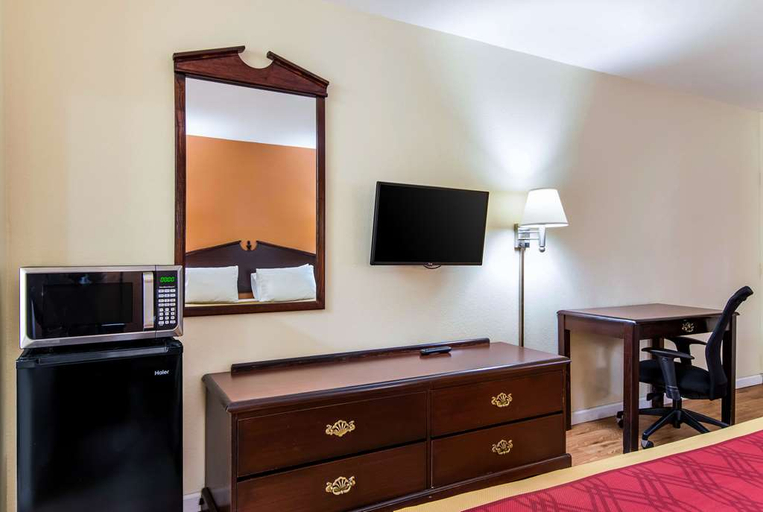Exterior & Views 2, King's Inn- LaFayette, Walker