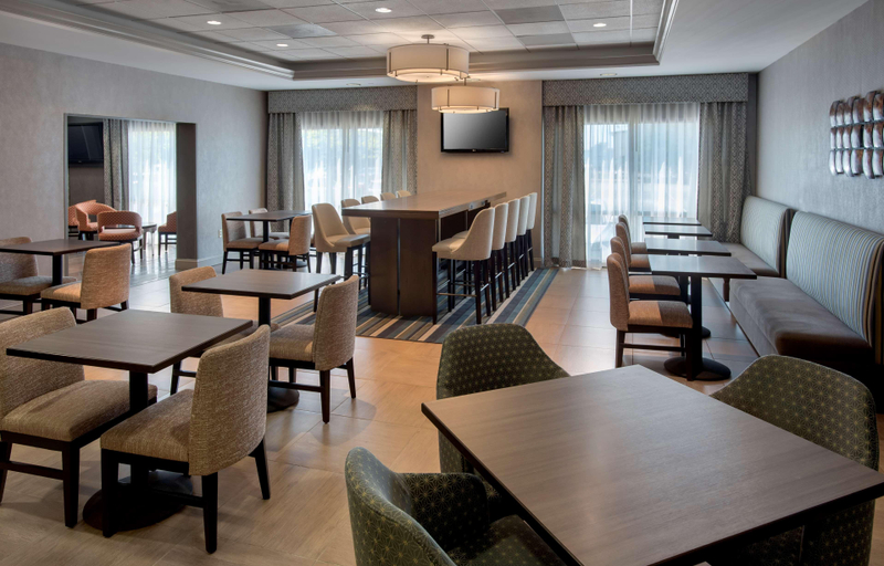 Food & Drinks 5, Hampton Inn Boston - Logan Airport, Boston