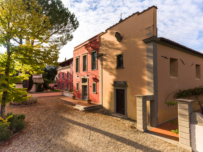 Exterior & Views