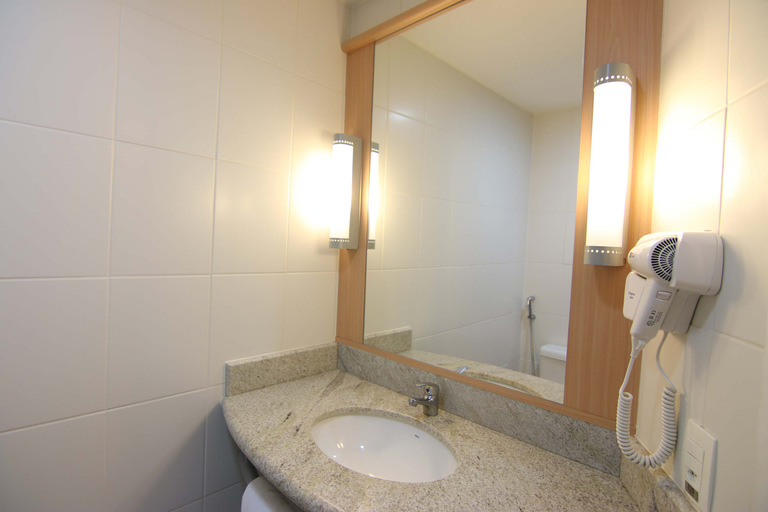 Bathroom 4, Samba Itaborai, Itaboraí