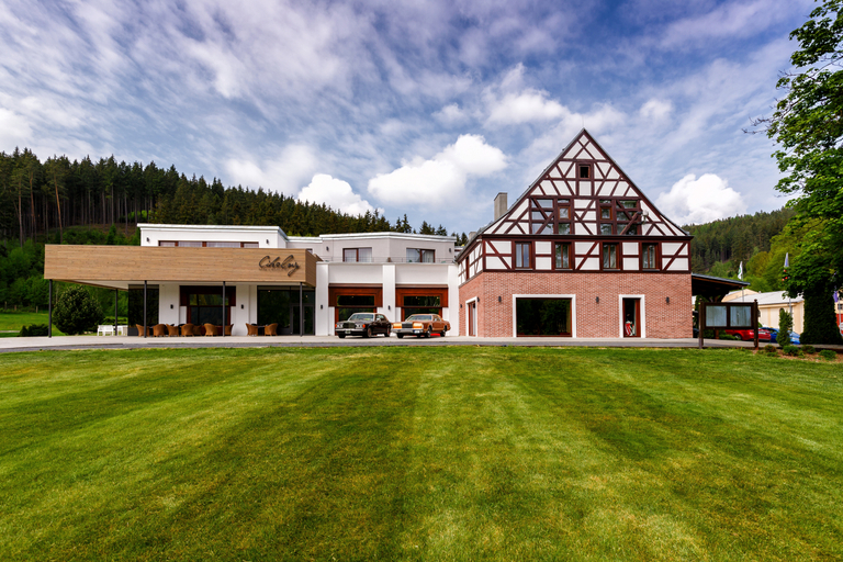 Exterior & Views