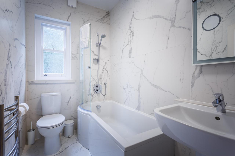 Bathroom 4, Jesmond Dene Hotel, London