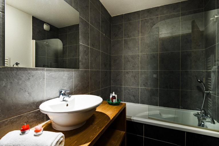 Bathroom, Lagrange Vacances Les Chalets Edelweiss, Savoie