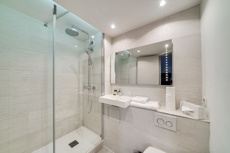 Bathroom 3, L'Amandier, Hauts-de-Seine