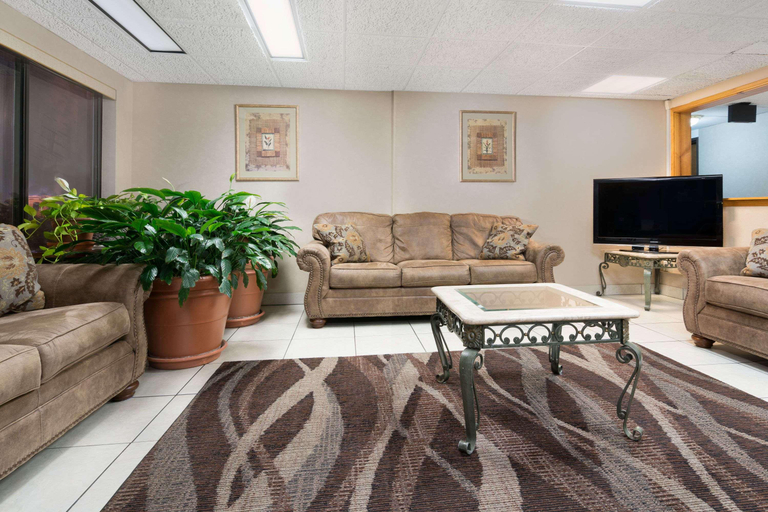 Public Area 2, Days Inn by Wyndham St Cloud, Stearns
