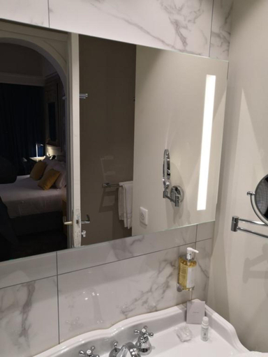 Bathroom 4, Grand Hotel Bellevue, Nord