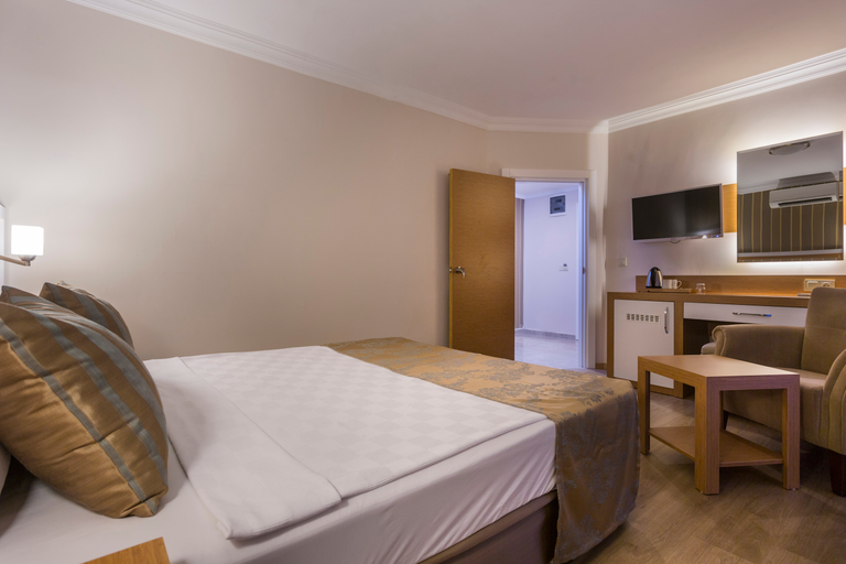 Bedroom 3, Lonicera City Hotel, Alanya