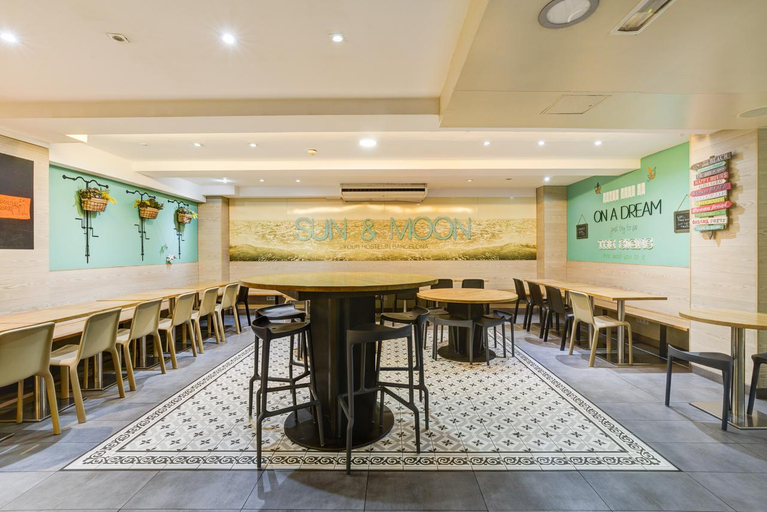 Public Area 5, Sun & Moon Hostel, Barcelona