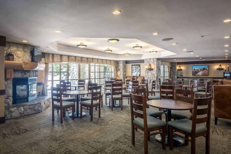 Food & Drinks 5, The Blackcomb Springs Suites at Whistler, Squamish-Lillooet