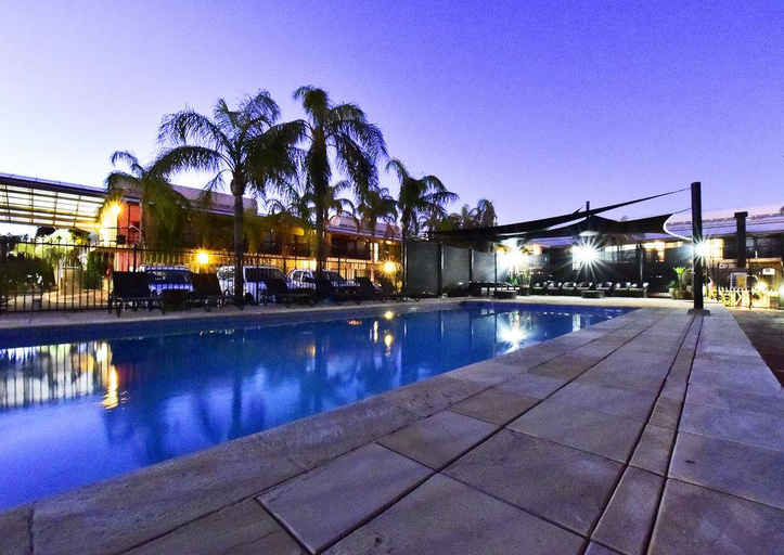 Sport & Beauty 4, The Diplomat Motel, Alice Springs- Stuart