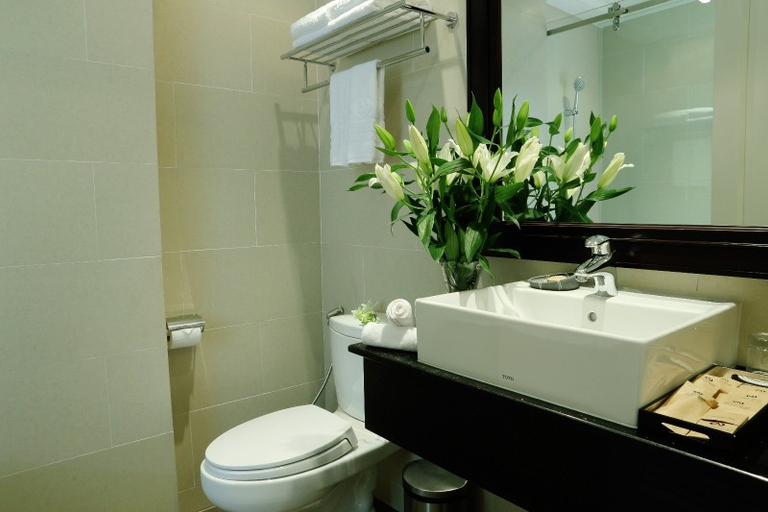 Bathroom 5, Anpha Boutique Hotel, District 1