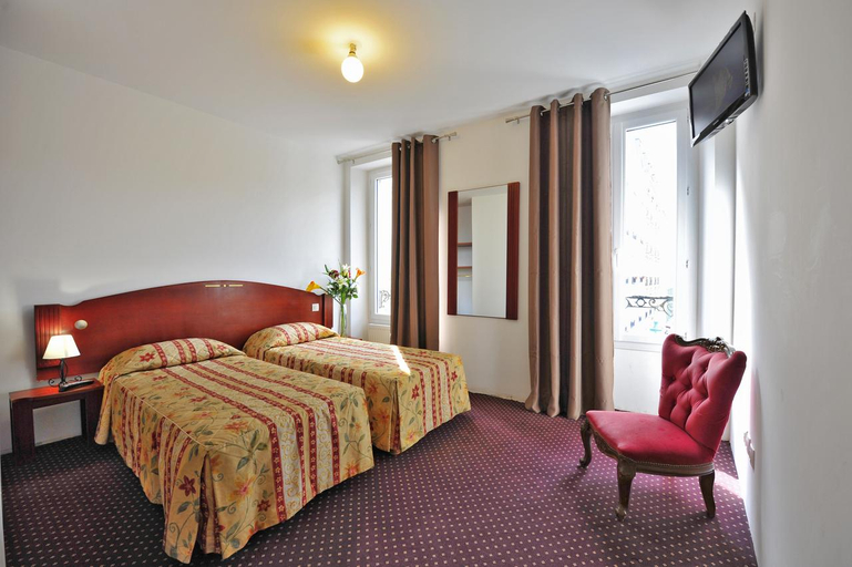 Bedroom 5, Le Victor Hugo, Hauts-de-Seine