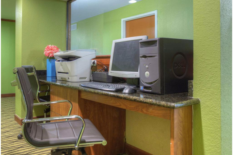 Food & Drinks, Quality Inn & Suites, Hamilton