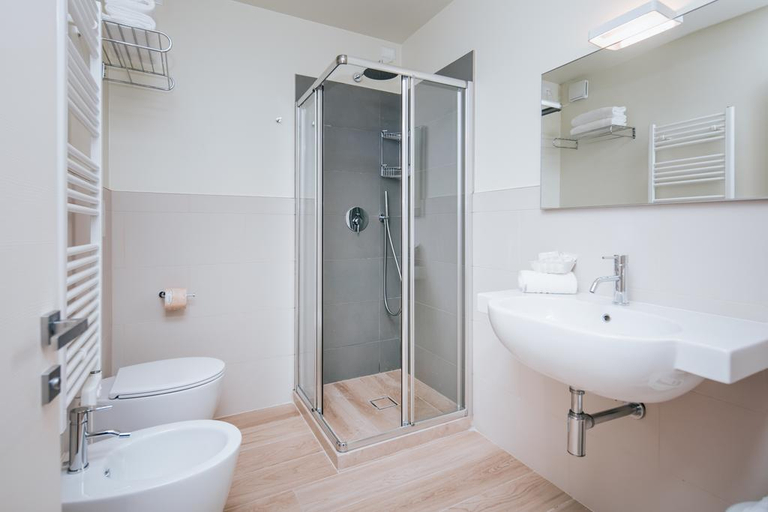 Bathroom 5, Aparthotel Touring, Gorizia