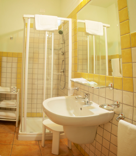 Bathroom 5, Club Esse Cala Gonone Beach Village, Nuoro